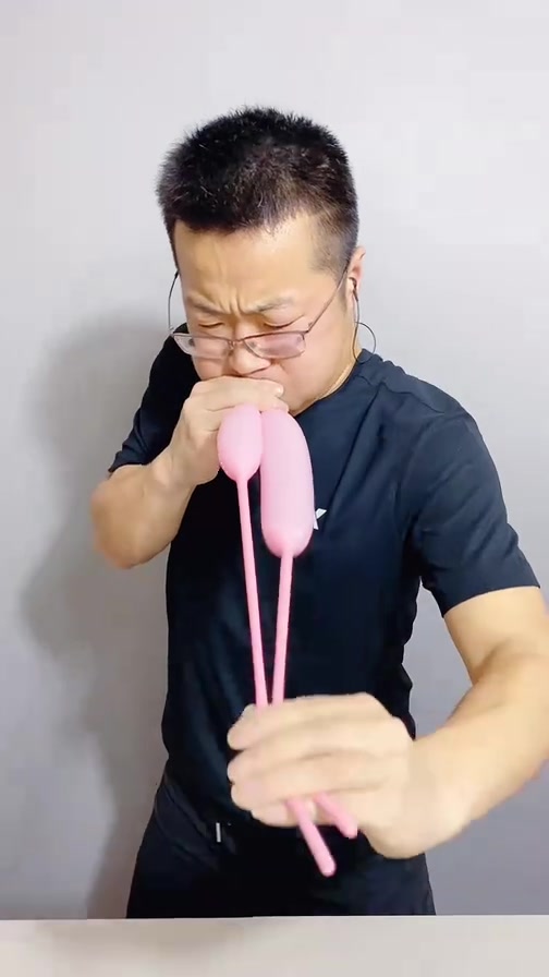 用气球做个大生日蛋糕,您会祝我生日快乐吗