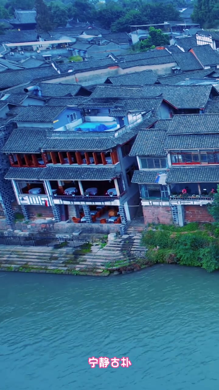 天府四川,探秘古蜀文明,邂逅超萌国宝,打卡能吃的博物馆,来一场放肆的青春旅行