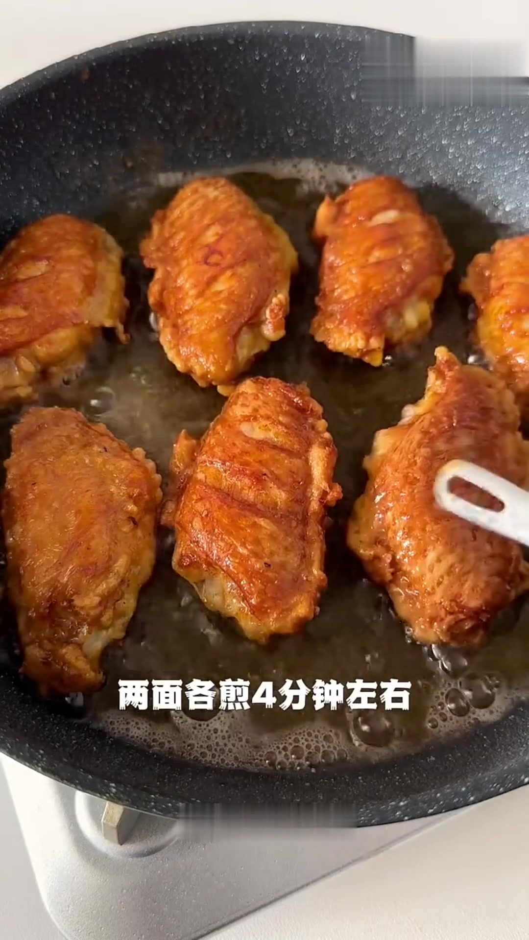 新手也能学会的椒盐鸡翅:鸡翅最简单的做法,简单又好吃