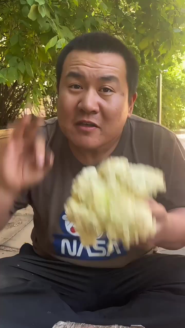 东北早市土豆哥揭秘:早市有机菜花挑选大法,让你一次买到清香新鲜的有机菜花!有机菜花和普通菜
