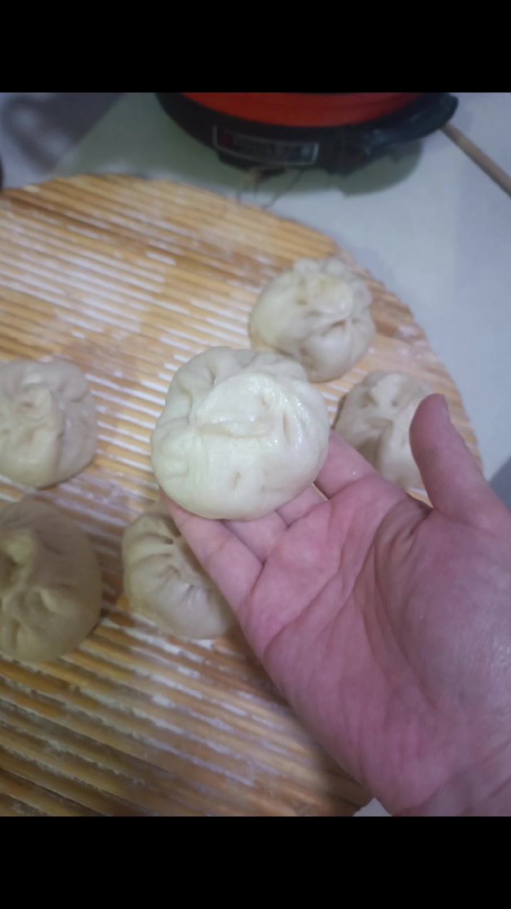 包子包的小一点,孩子就吃得多,西葫芦肉馅真香