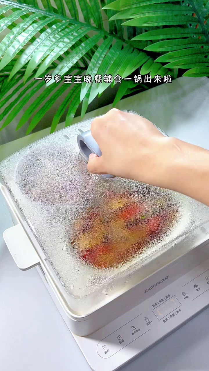 100天不重样的儿童营养餐|晚餐辅食一锅蒸 番茄蒸鸡翅搭配雪梨银耳羹,今天的主食是蒸出来的