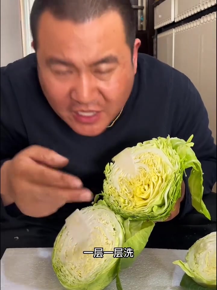 东北早市土豆哥揭秘:早市大头菜挑选大法,让你一次买到好吃的大头菜,洋白菜,旮瘩白和大头菜的
