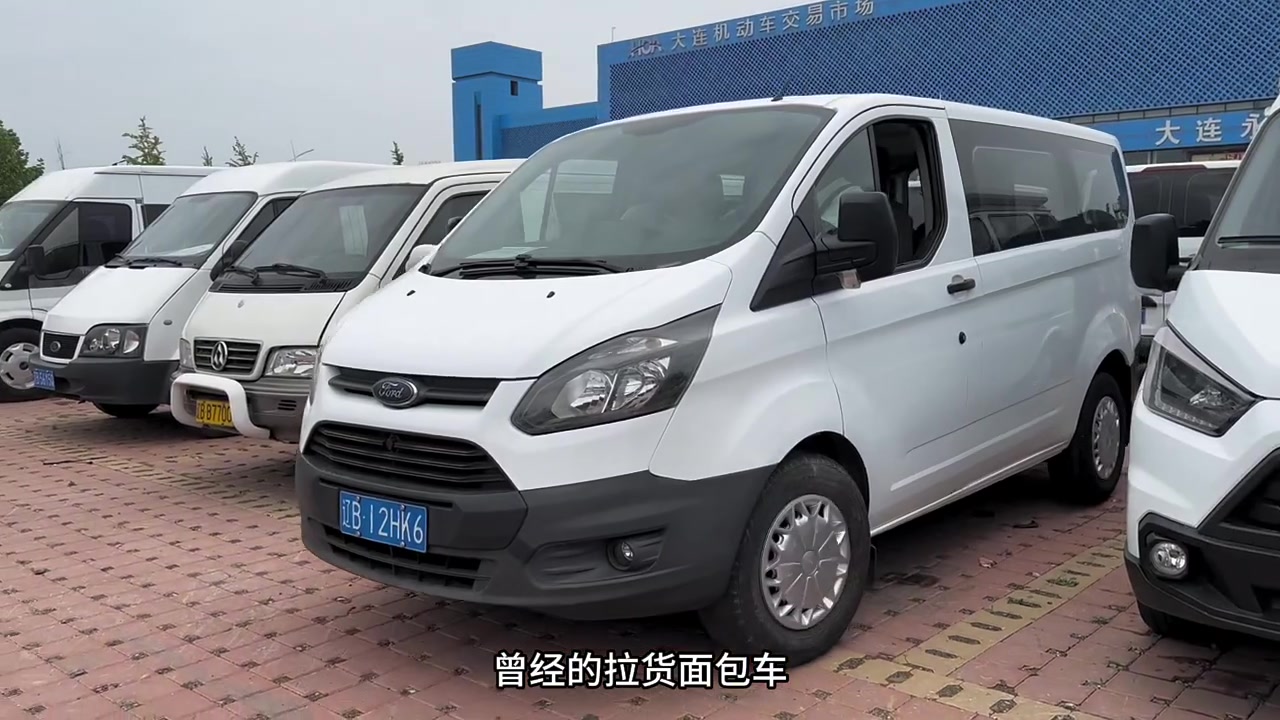 全顺面包车换黑武士前脸加电动门和电动踏板,一下子商务车的感觉都来了,