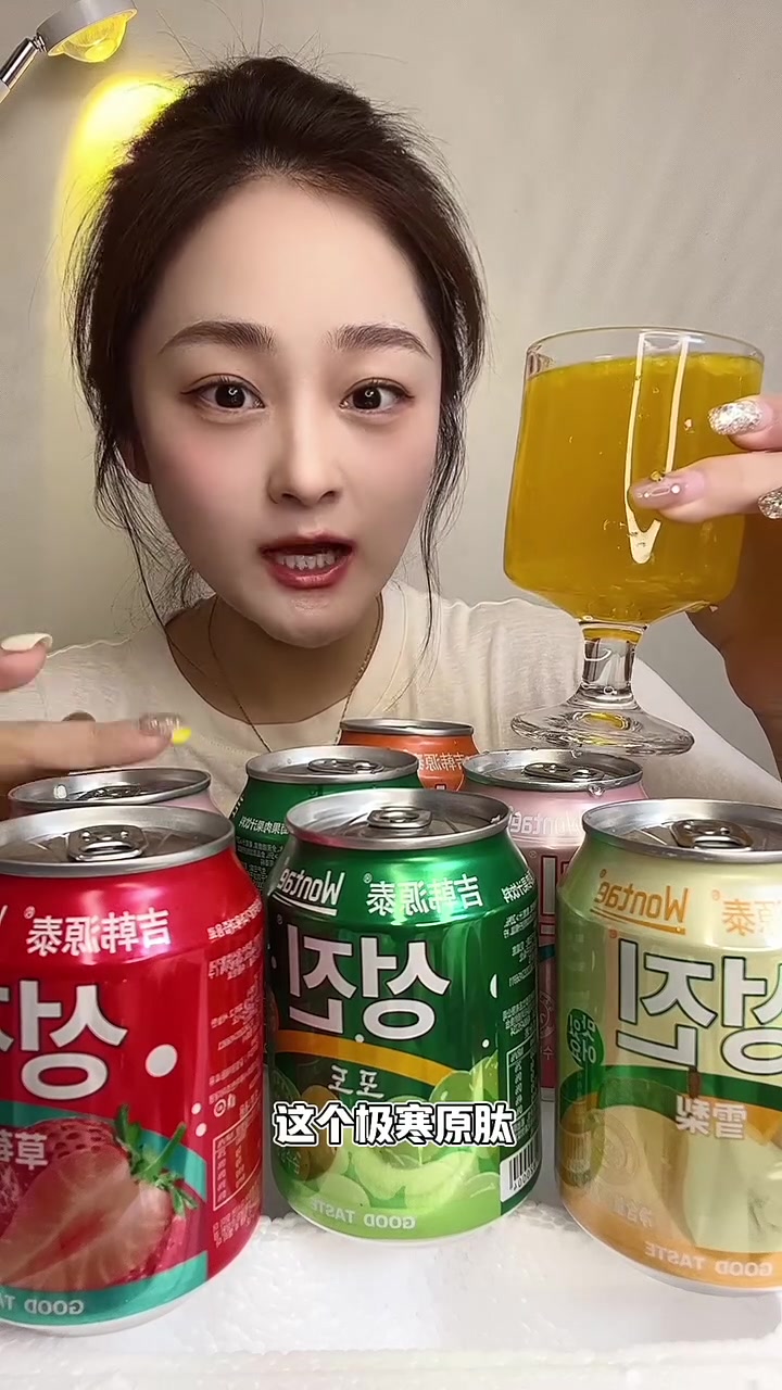 夏天怎么少得了果汁饮料,冰冰凉凉的超好喝,这款里面添加了果肉,边喝边嚼,真的很好喝,一箱1