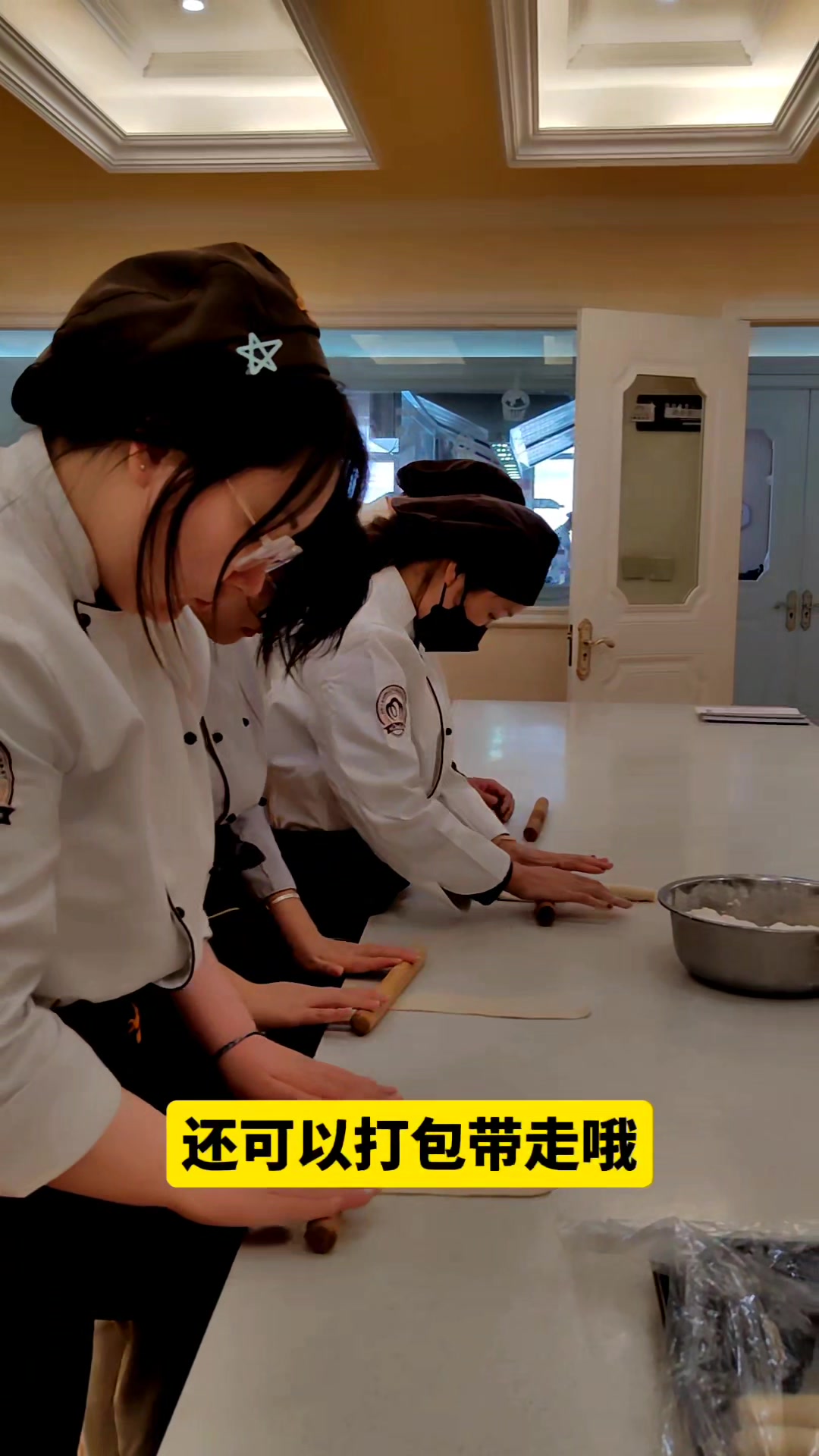 高考结束的考生们可以来免费做蛋糕了