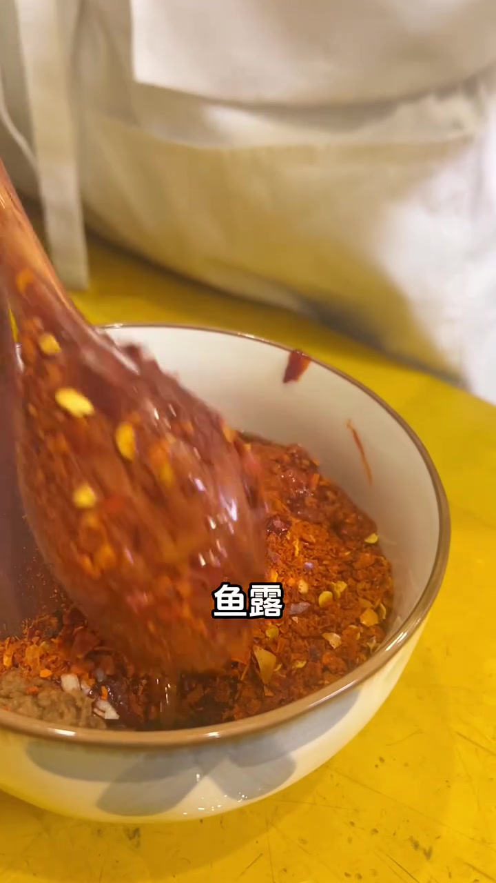 天冷了,做个热乎乎的冻明太鱼火锅,肉质Q弹汤汁浓郁,暖心又暖胃