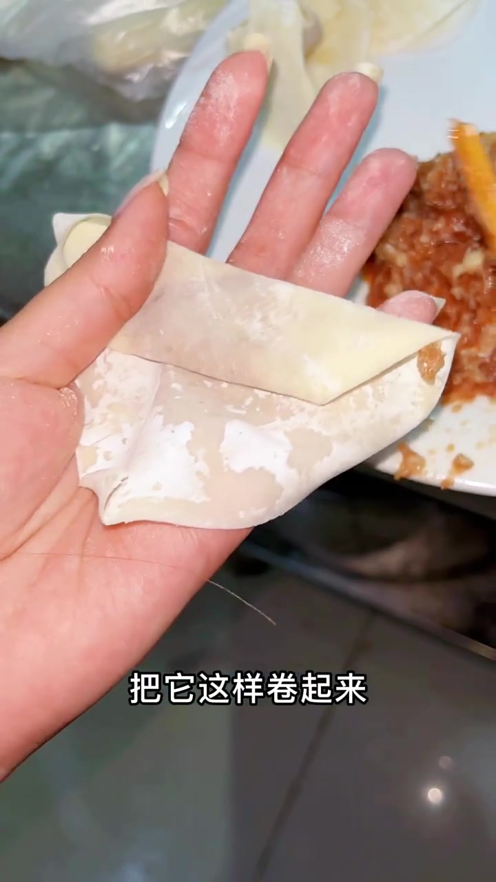 馄饨快速包制手法