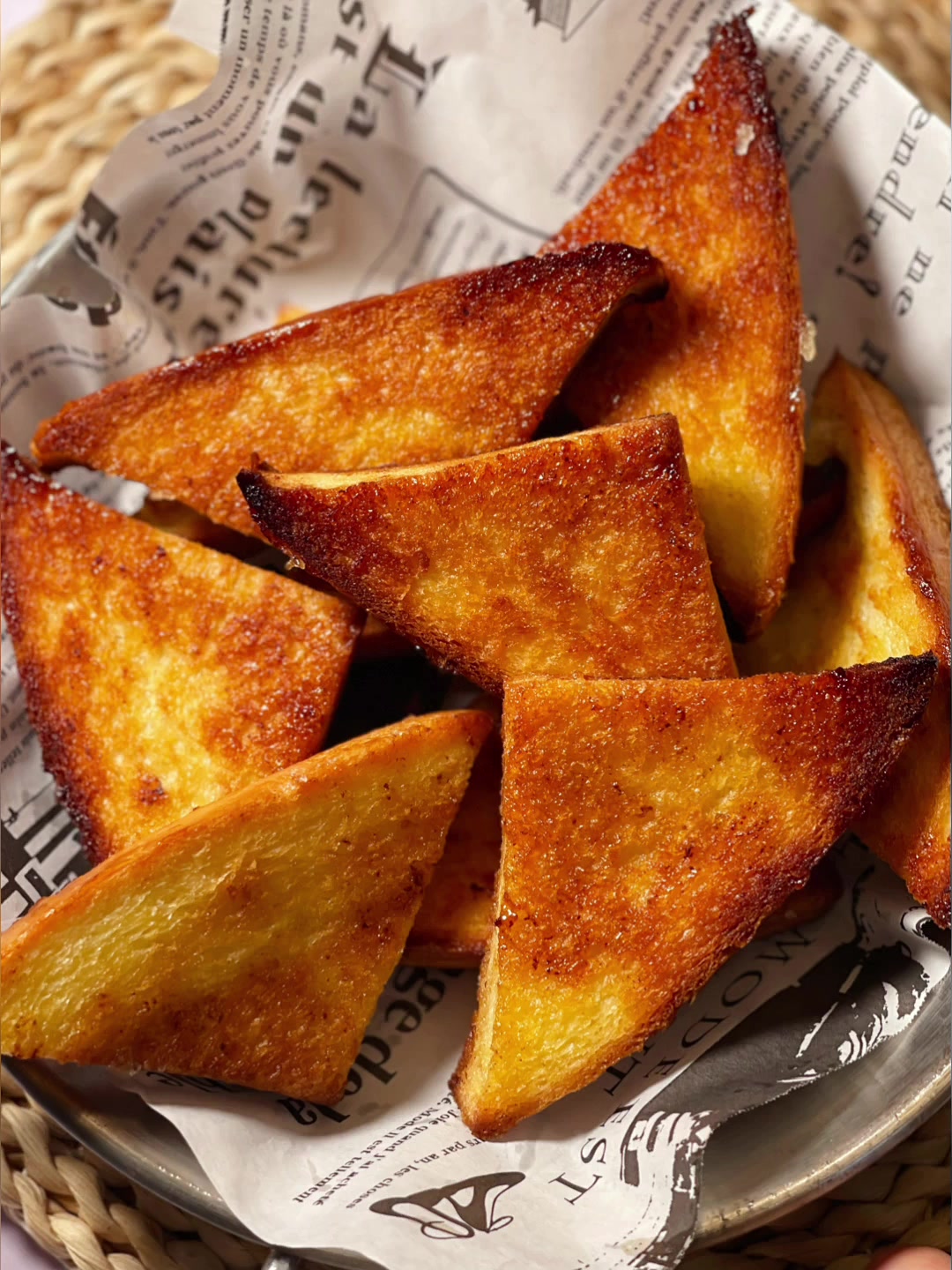 零食篇「蜂蜜黄油脆吐司」姐妹们,我又get到一款超好吃的自制小零食,家里有小朋友一定要试试