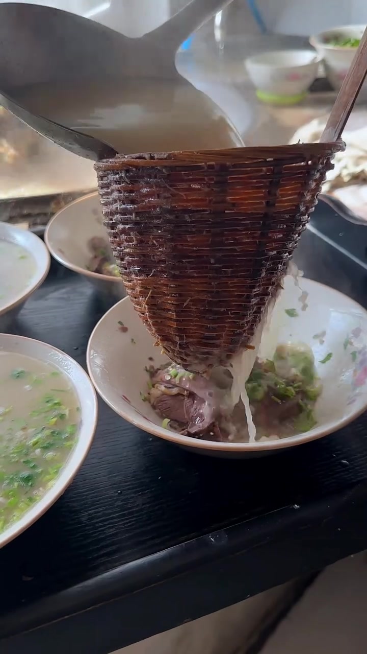 在单县喝羊肉汤不要看门头小,但是味道真的很好 我的乡村生活