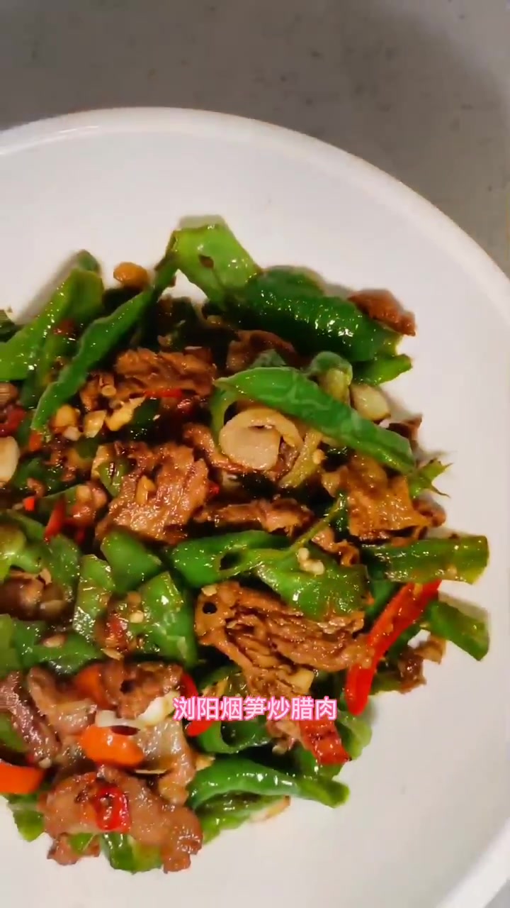 湖南人家的湘菜太实惠了128两个人吃不完的这么一大桌子,左下角团起来吧,走起