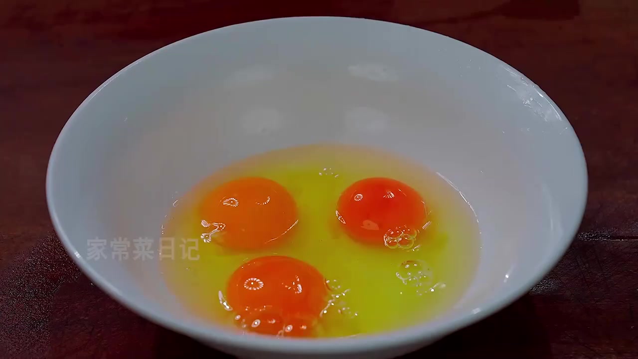 鸡蛋加豆腐就能做一道好吃的菜&nbsp; 跟着学做菜