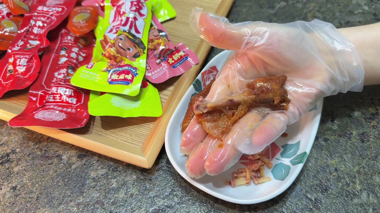 嘴馋的时候来一根 还得吃王小卤