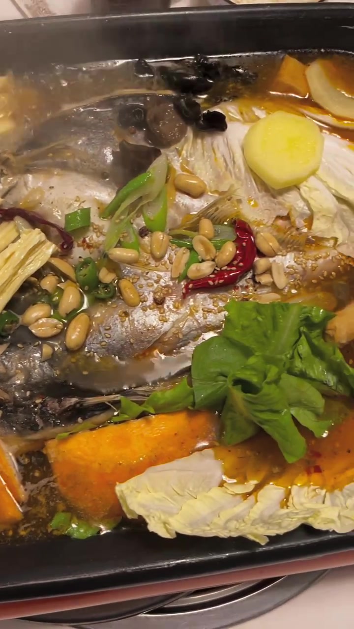 鱼蛙知恋烤鱼双人餐五十多,而且24小时营业,囤起来随时去,很实惠呦