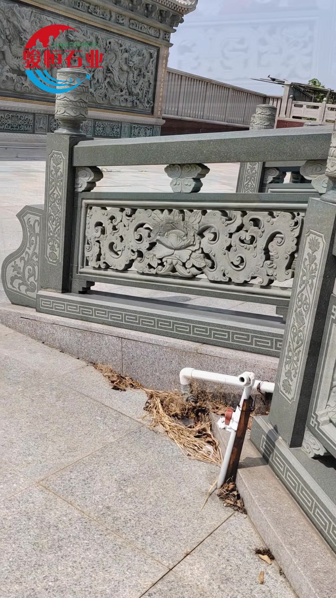 雕刻精湛的仿古青石栏杆 寺院池塘鱼池防护石栏杆石栏板