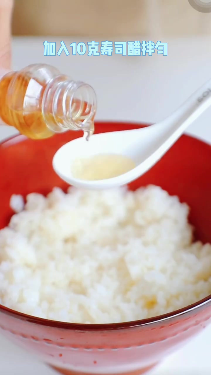 周末和宝宝一起做韩式花朵寿司卷吧