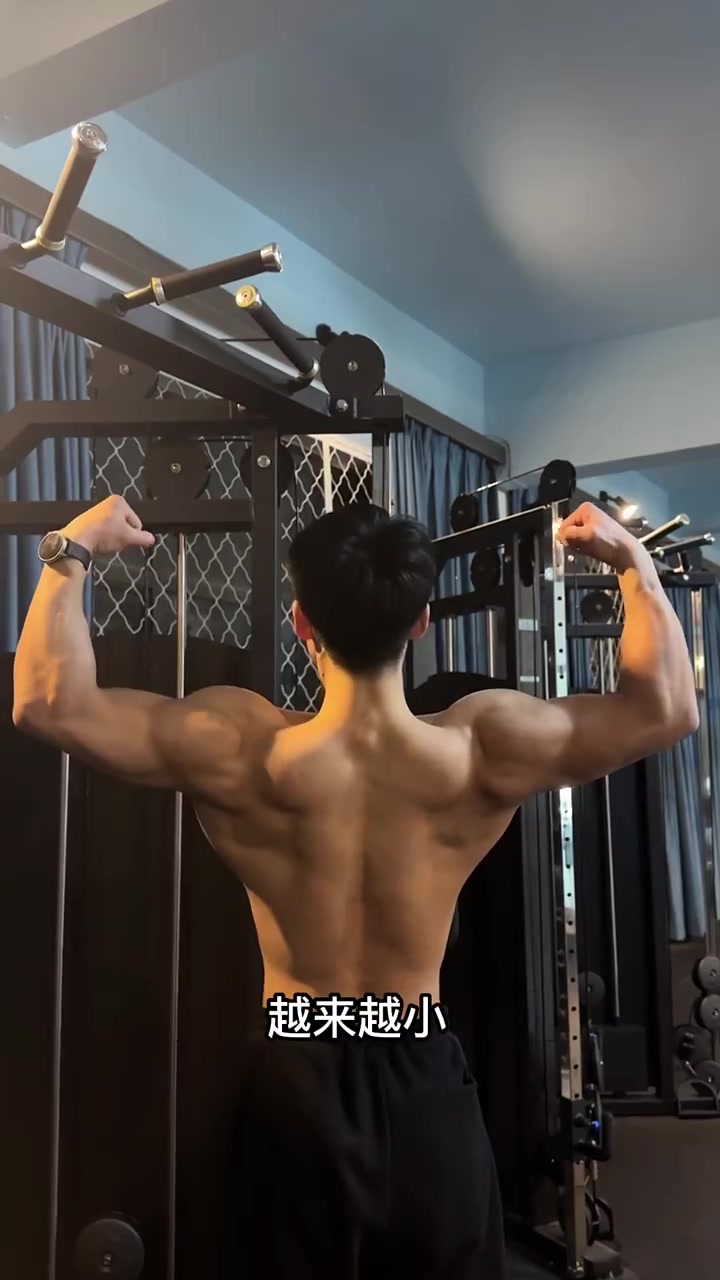 当你肌肉已经很久没有进步的时间建议你每个动作结尾给自己加上一组力竭组!