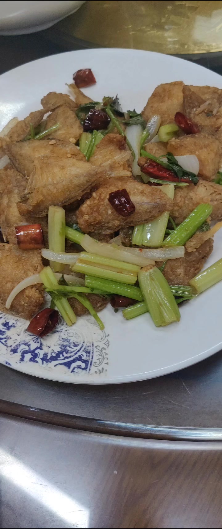 本溪汤沟洗温泉,包一日三餐,24小时温泉水,每天120欢乐筯骨