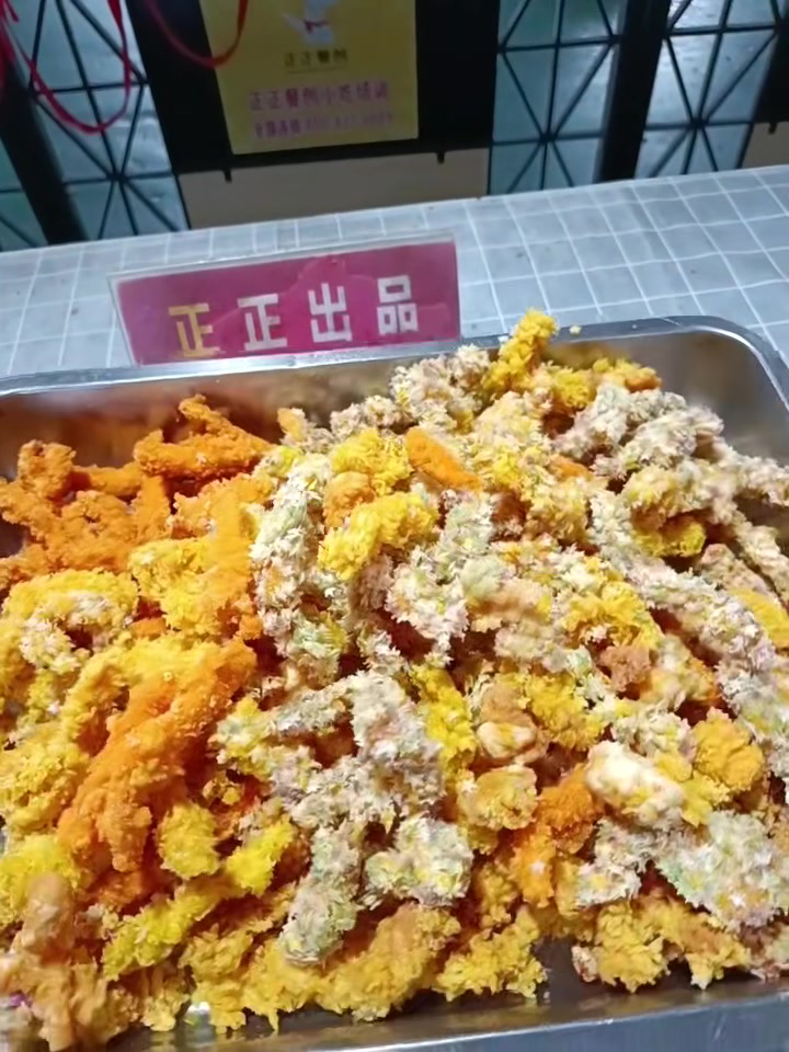 无骨鸡柳,口味香酥可口,食用时蘸点番茄酱和沙拉酱,非常美味