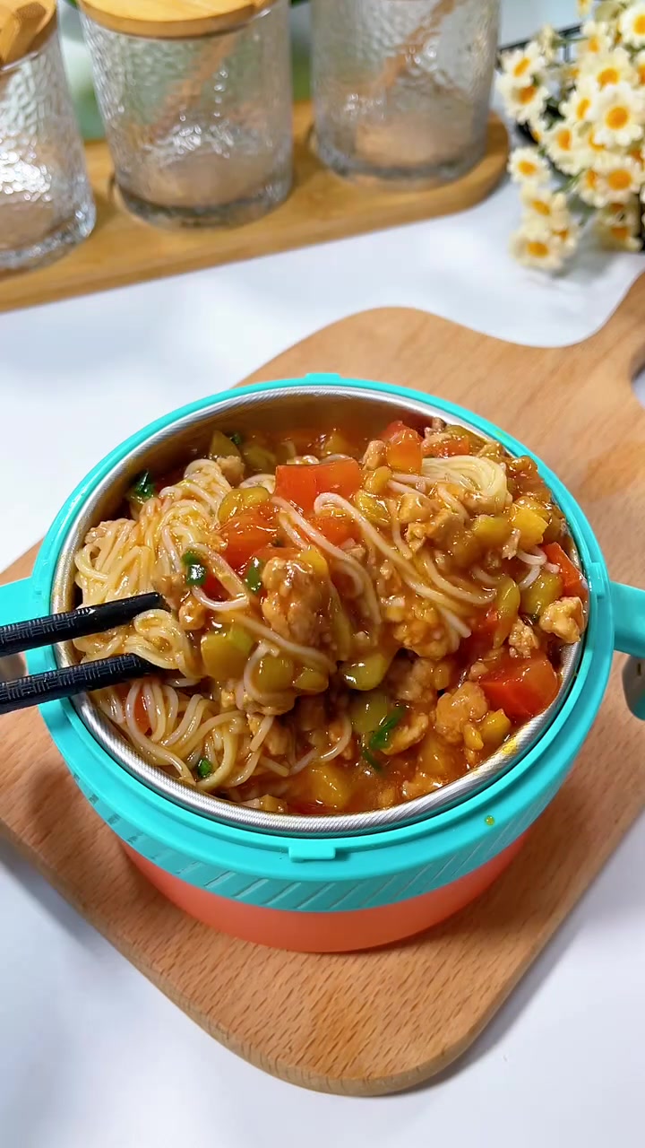 100天不重样的儿童营养餐|肉沫茄子拌面 今天吃香喷喷的肉沫茄子拌面,酱香浓郁,酸甜开胃很