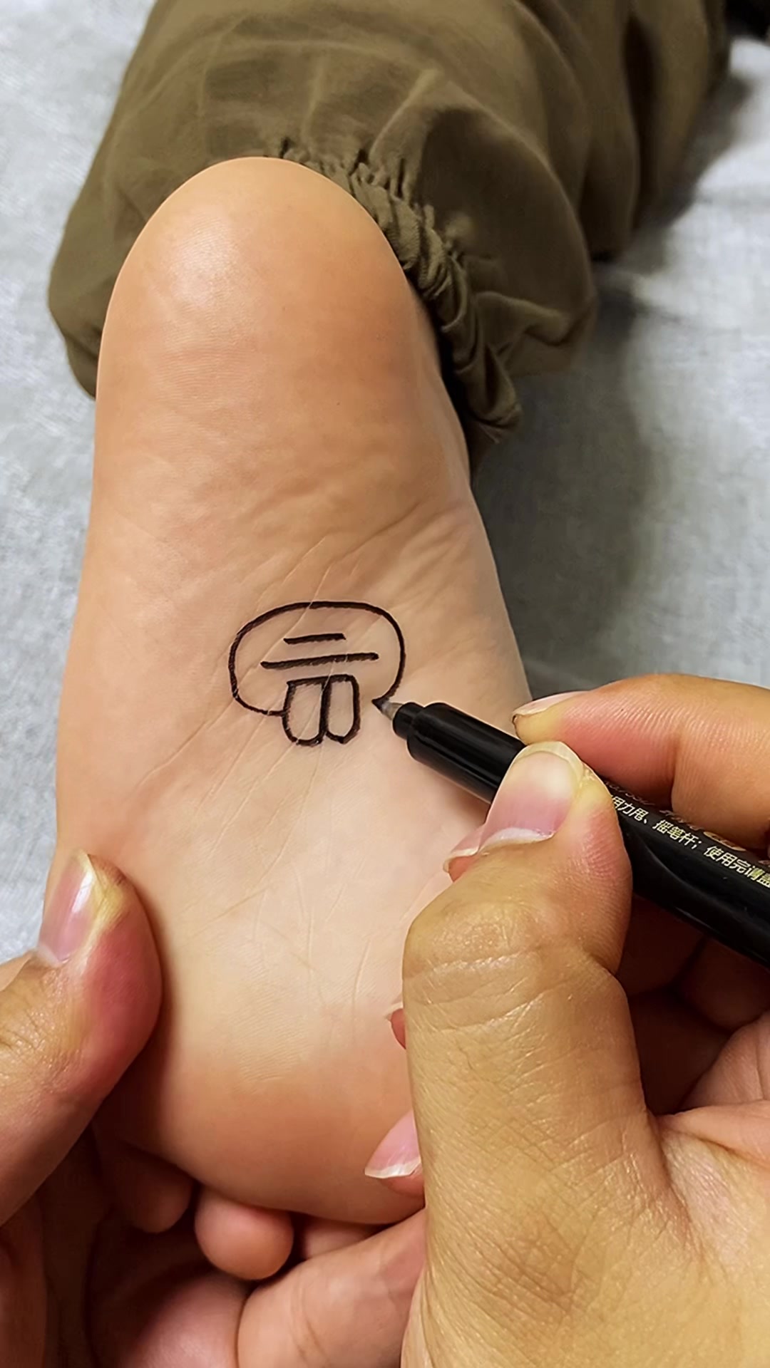 一起学画章鱼哥吧!