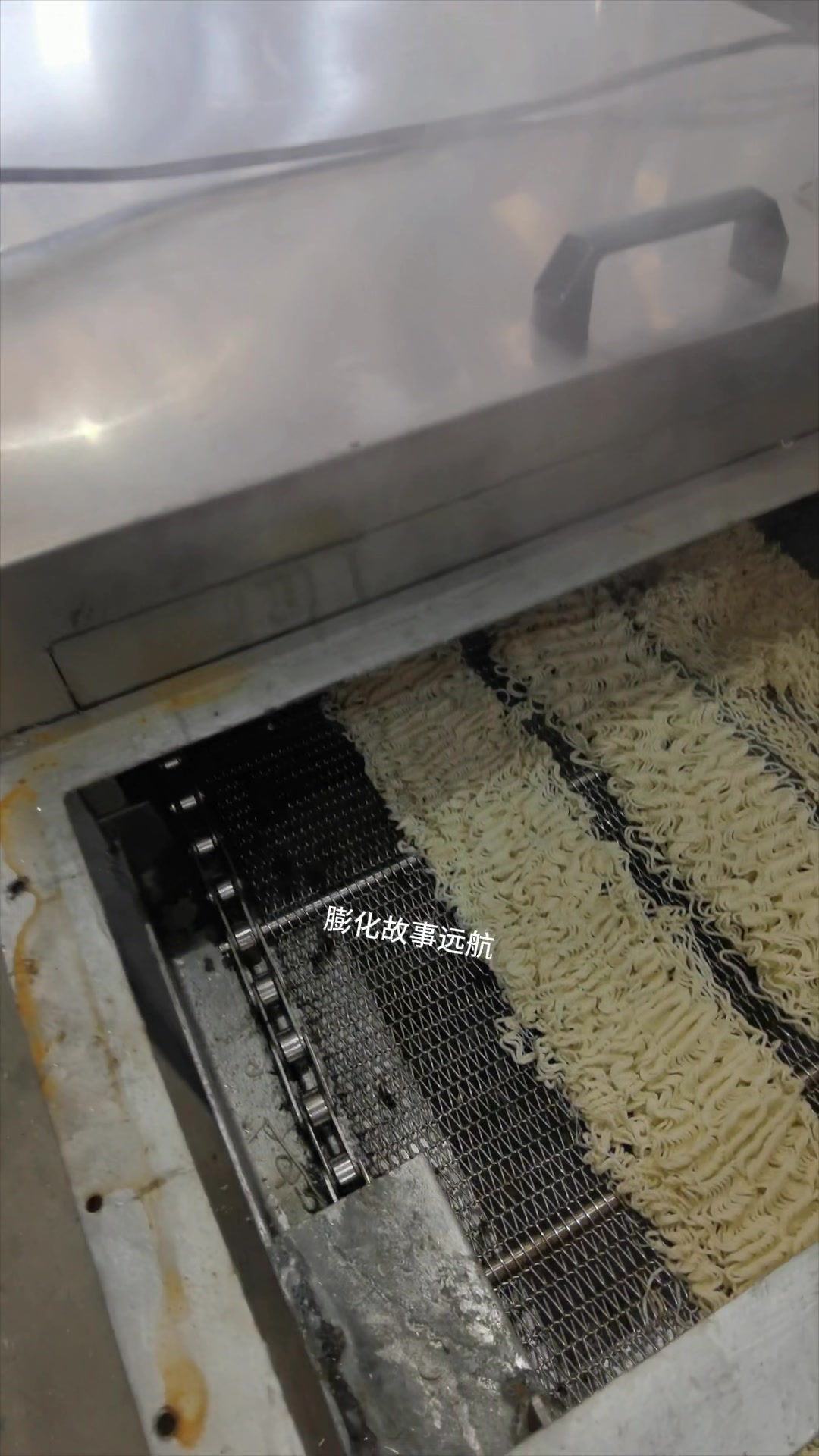 整条小型油炸方便面加工机器设备 出口国外小型泡面生产线