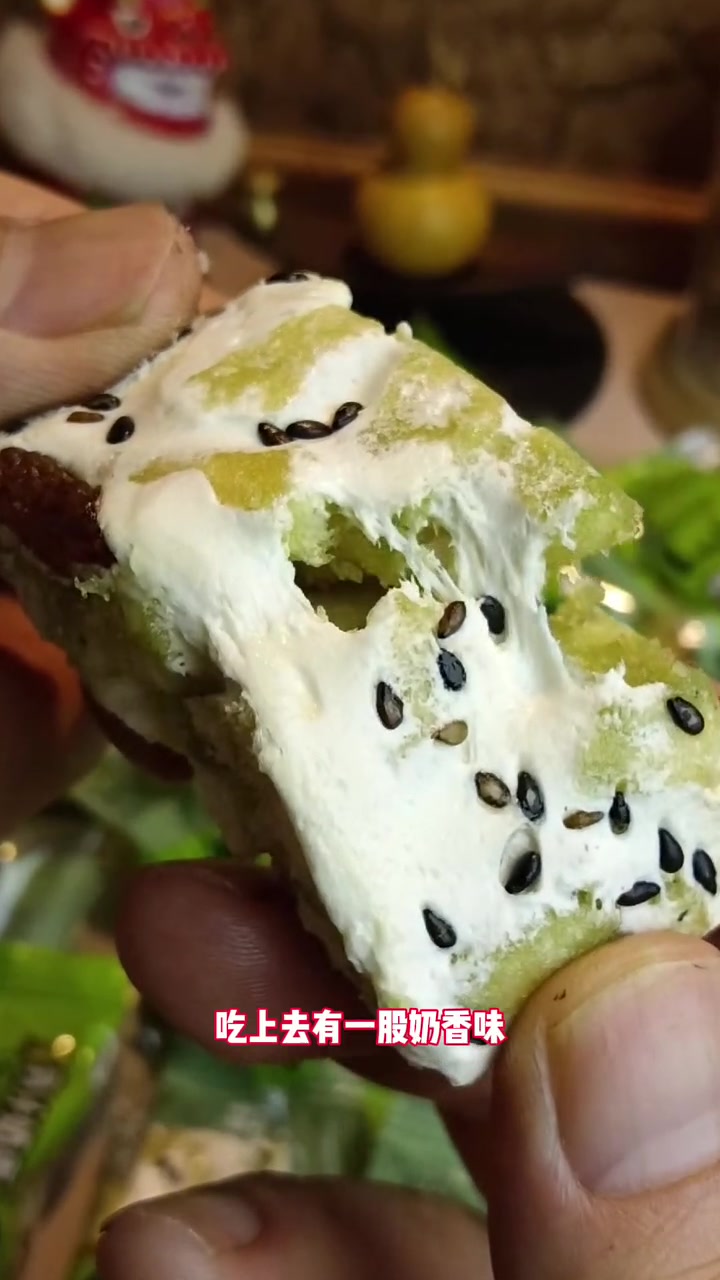 绿色的五蔬奶盖沙琪玛,五种蔬菜汁制成,营养好吃!