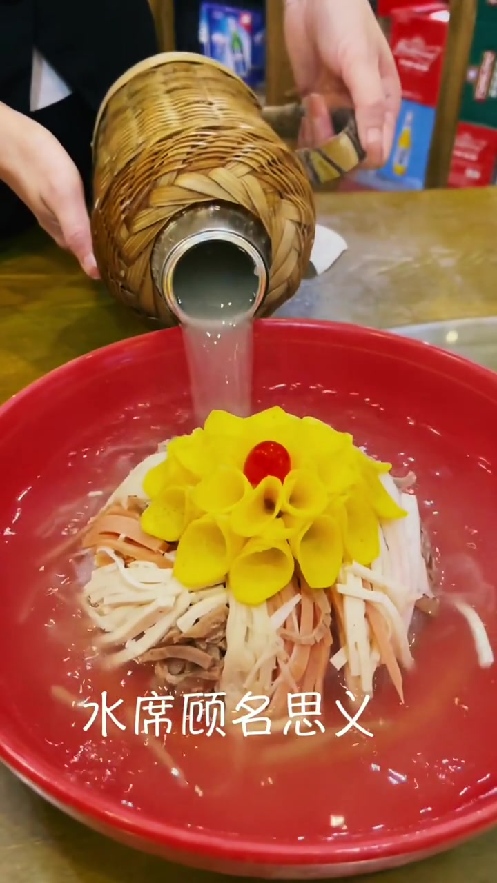 汤汤水水吃洛阳,体验下洛阳水席传统名宴中牡丹燕菜,吃一次即可