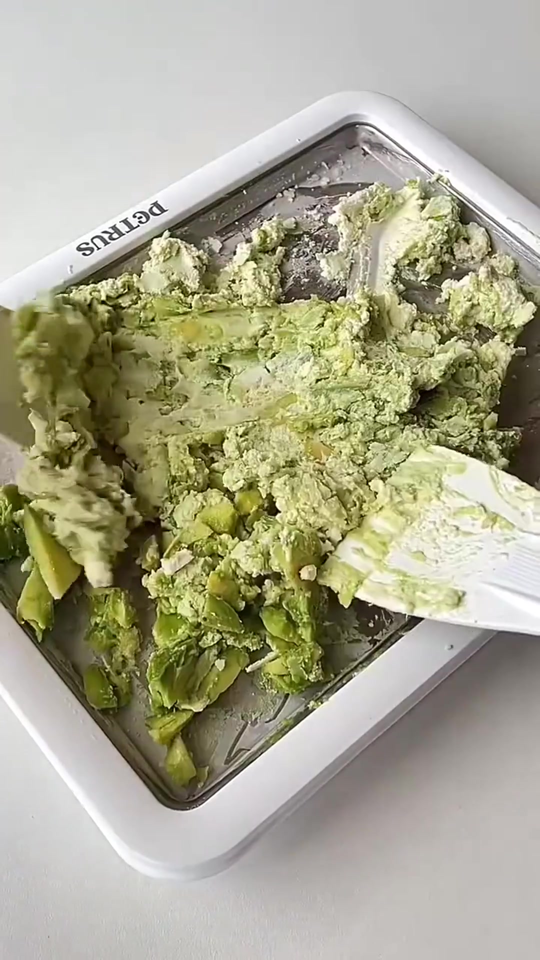 给孩子们做了溏心蛋搭配葱油拌面真是绝了,还有简单的厚吐司三明治