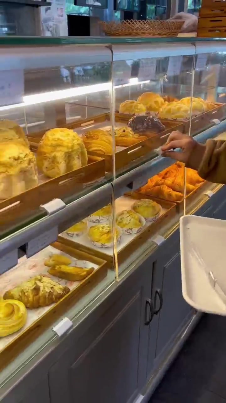 简单大气的翻盖式面包柜