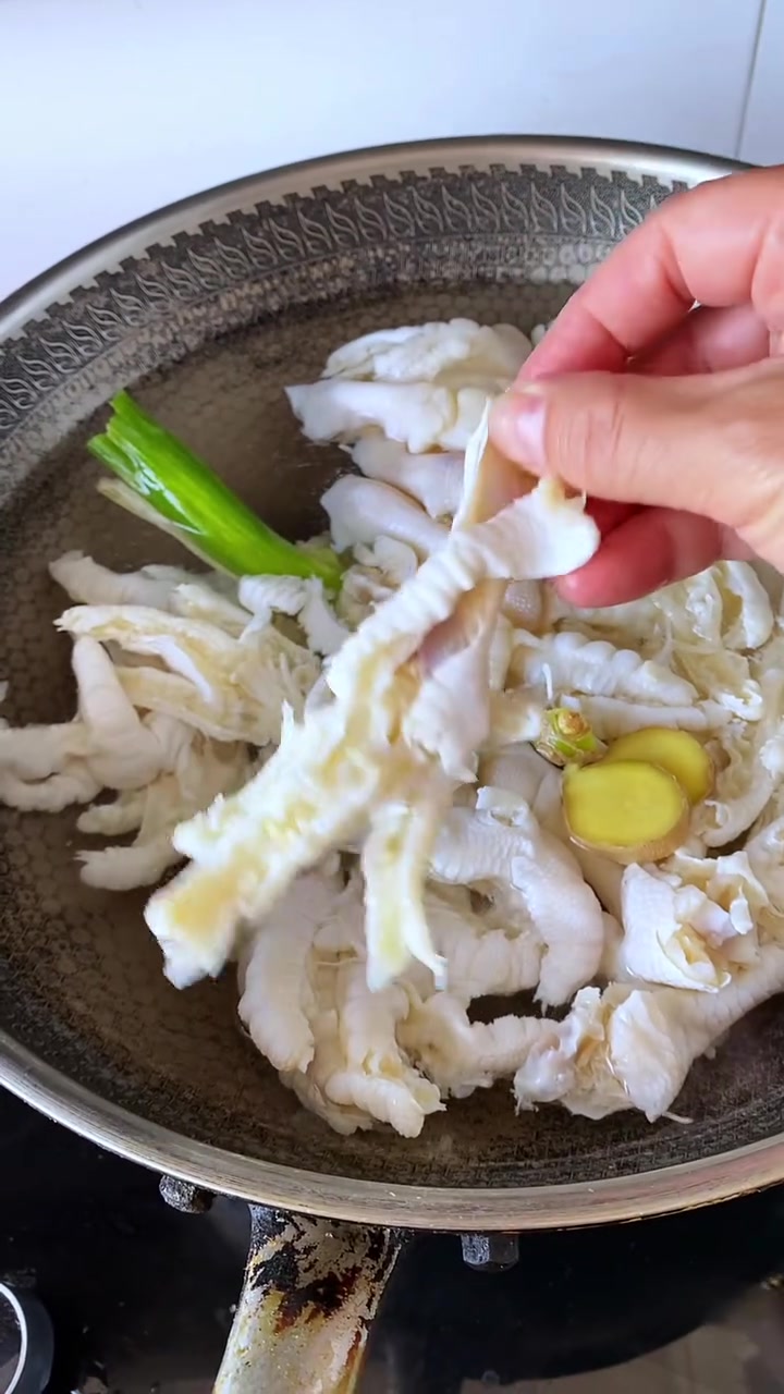 有了这个料汁做无骨鸡爪太简单了,夏天凉拌菜也老爽了