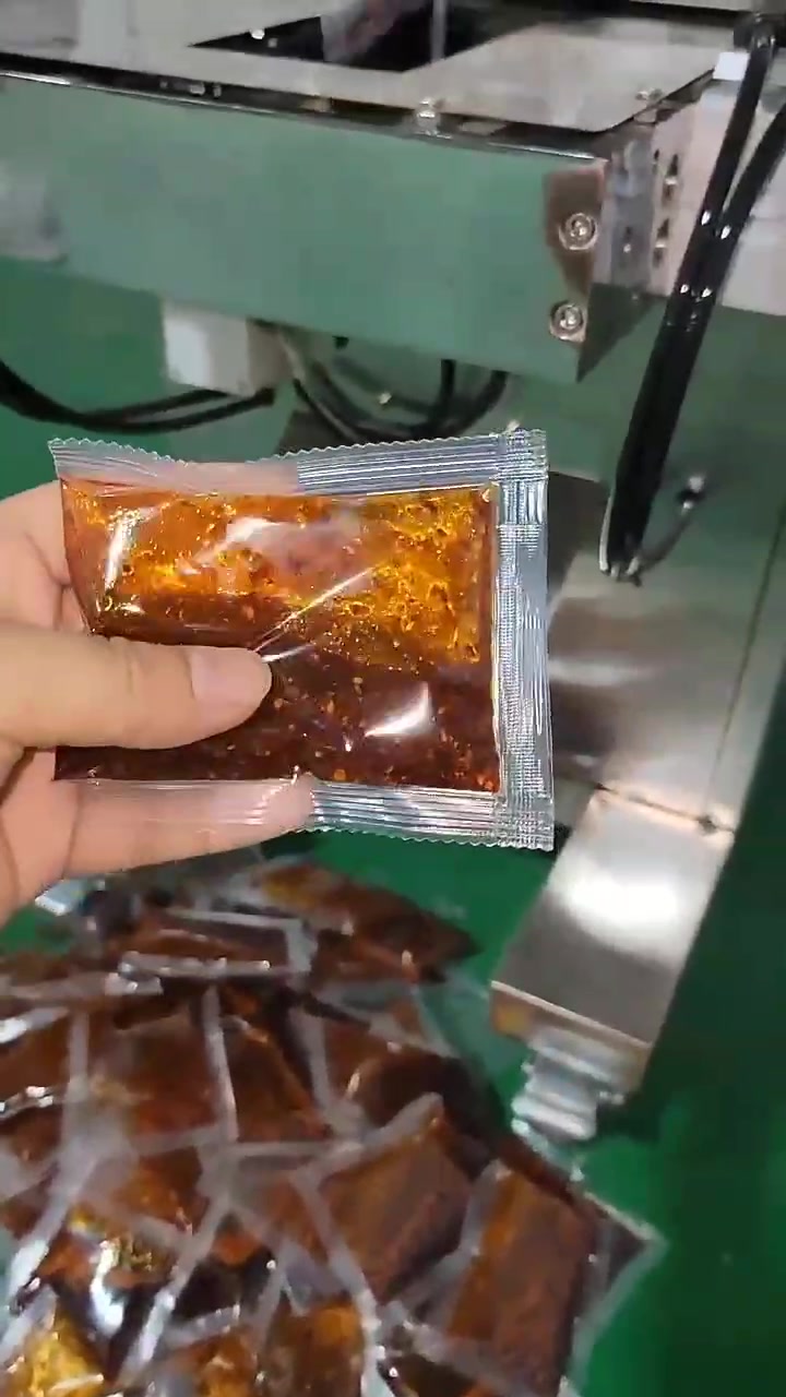 小袋装辣椒酱包装机 三边封辣椒油灌装封口机