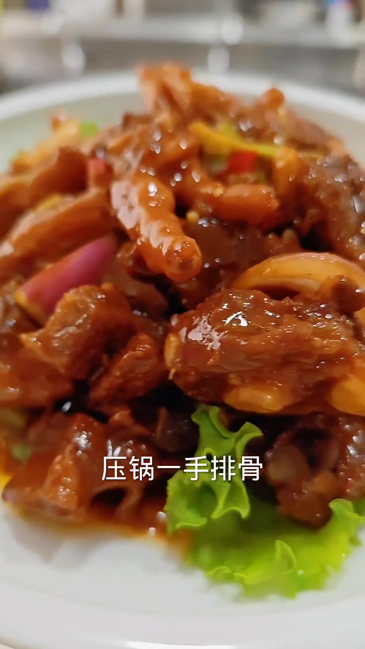 今日私房招牌菜 泰汁酥香排 秘制高压锡纸碟鱼头 西湖香喷鲤鱼 老式烹汁锅包肉 螺丝椒炒肉 