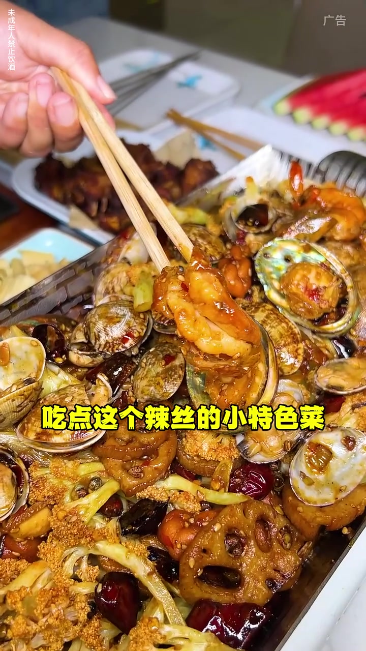 铁岭斗味小酒馆,水木华园餐饮一条街新开的烧烤,烧烤、特色菜、鸭头、海鲜、麻辣烫全都有,还有