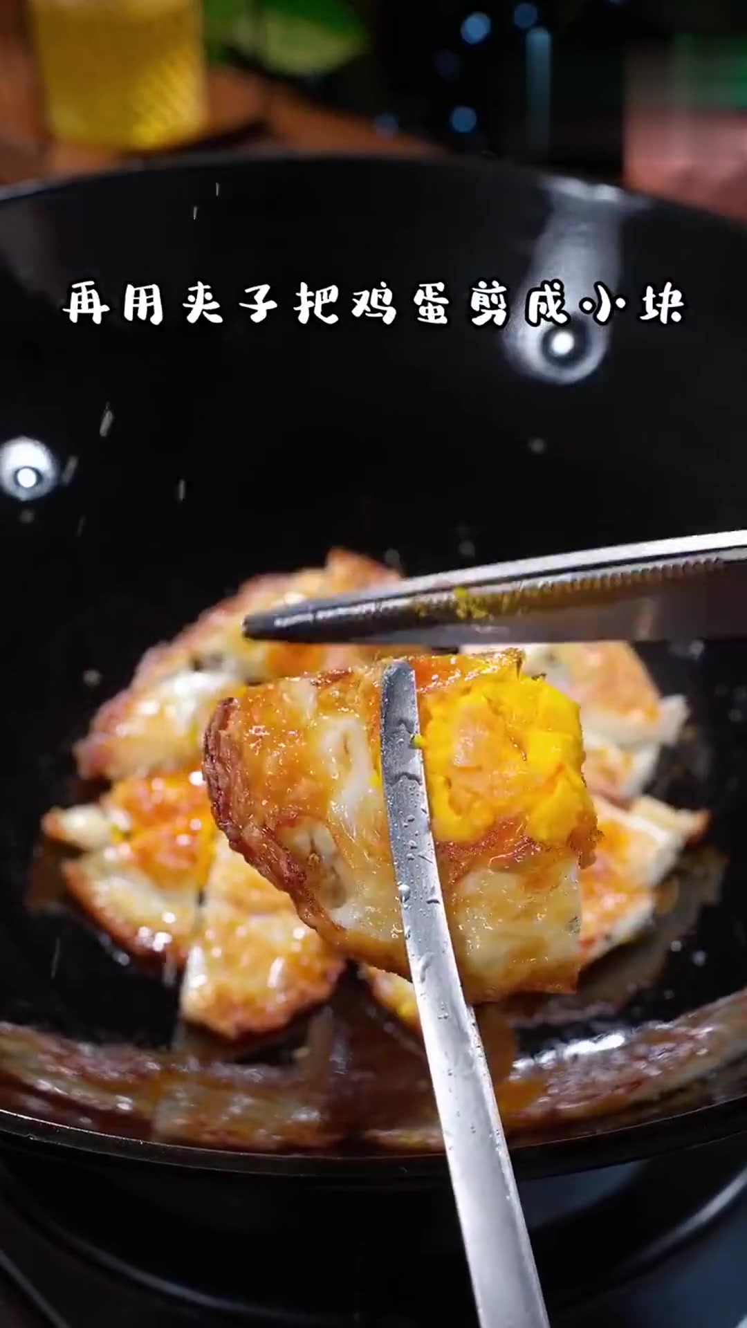 美食教程:你一定想不到把可乐倒入泡面里,出锅做出的美食比可乐鸡翅还好吃
