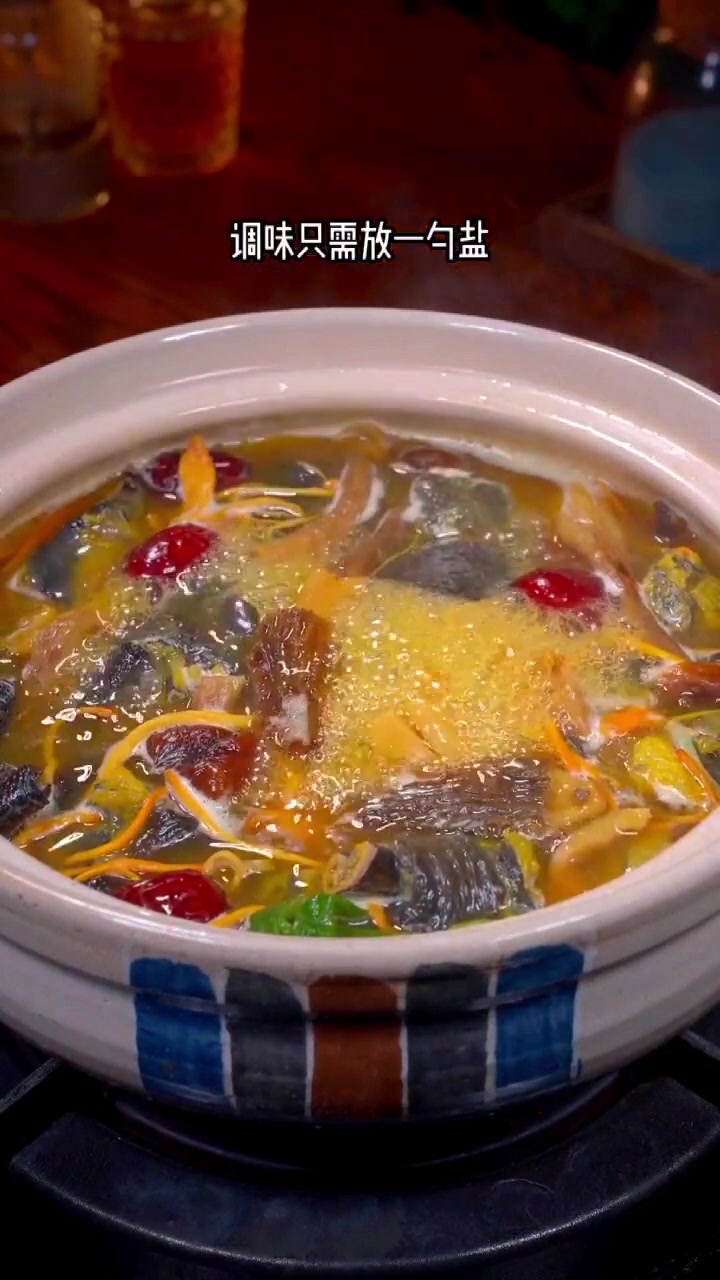 云南满山跑盐津乌骨鸡:只羡鸳鸯不羡仙,美味鸡汤就是鲜
