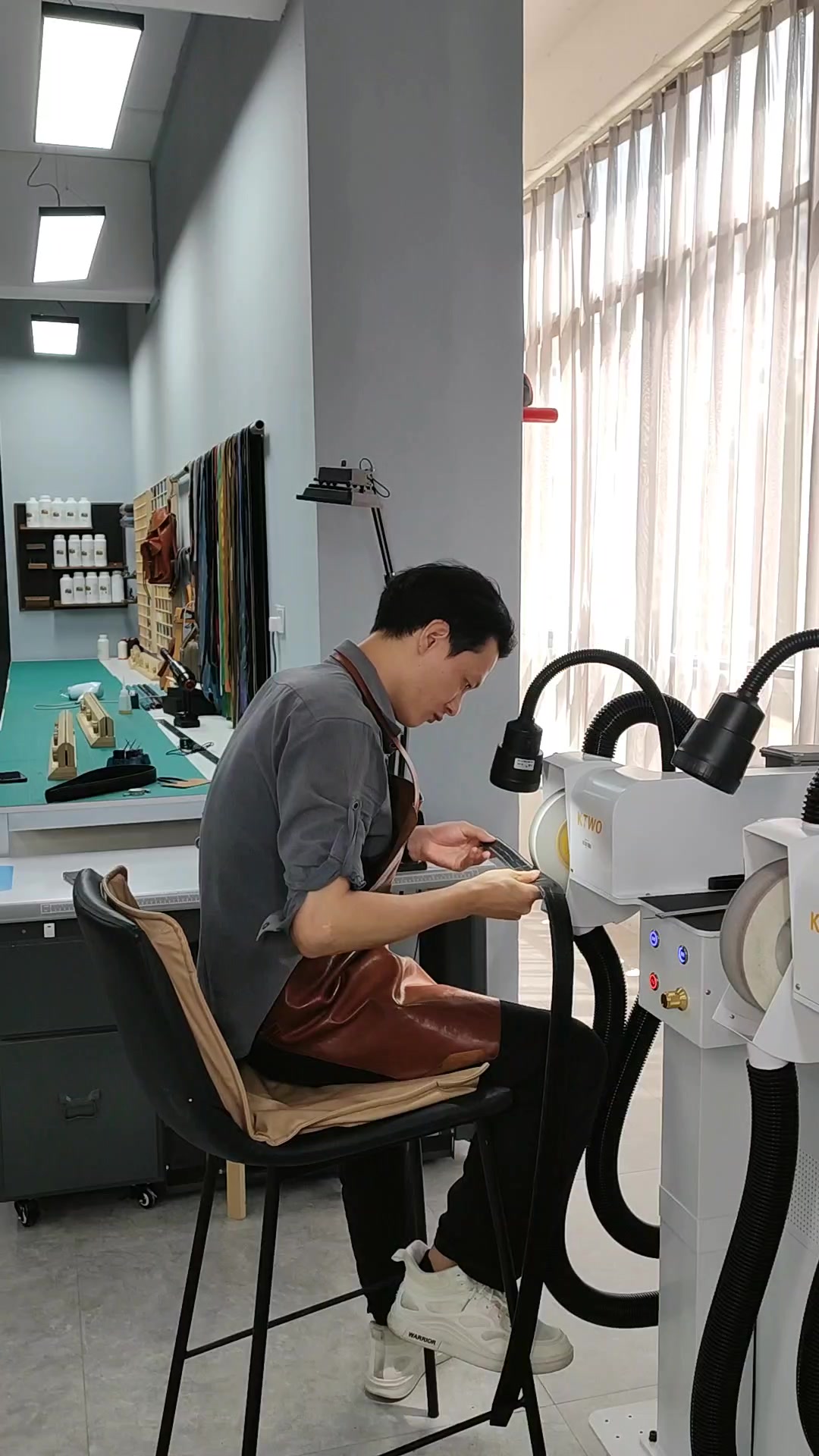 看上我们的实力 一次性定制两条鳄鱼皮皮带!