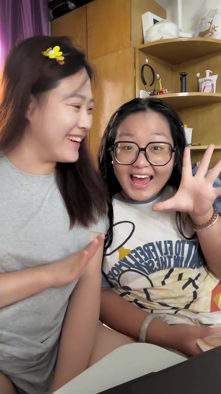 一家五口北漂,在12平宿舍的真实生活!婆婆给买了秋天的第一杯奶茶!自从结婚了以后,我就多了