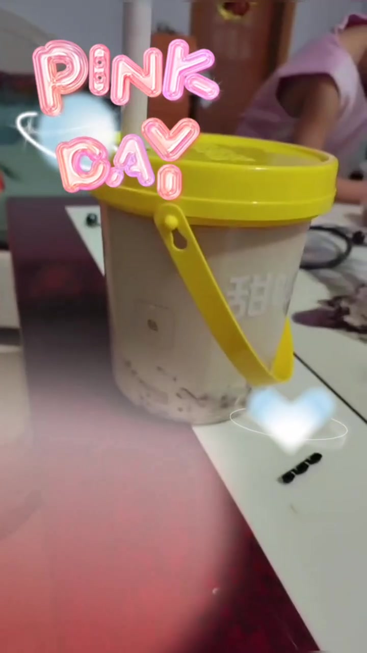 来一杯冰凉的甜啦啦奶茶