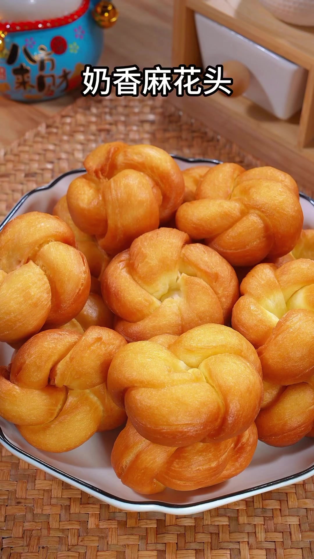 面粉里打两个鸡蛋,出锅竟能做出早餐店爆火的美食,香甜暄软