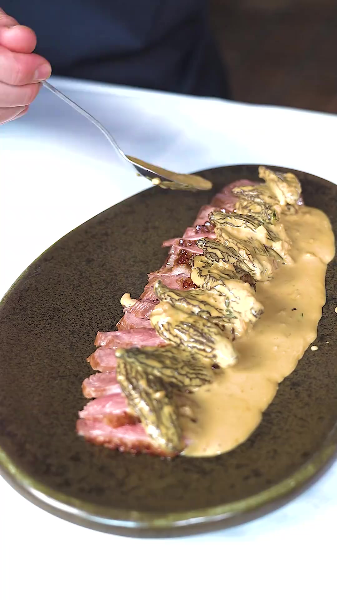 今天分享一道美味的法式鸭肉料理 香煎鸭胸肉是法国餐馆常见的一