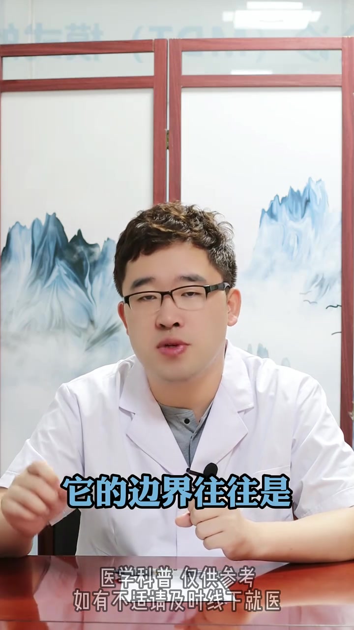 脚底下长了小疙瘩,有可能是掌跖疣的表现。hpv 掌跖疣