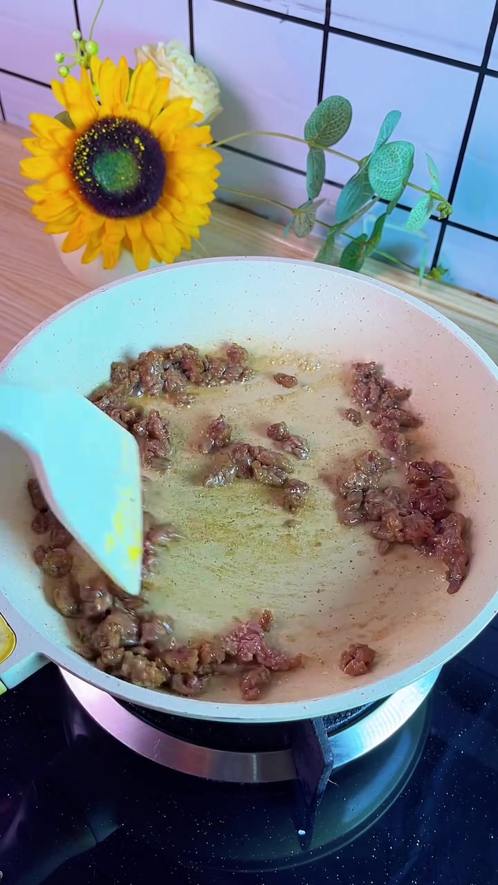 100天不重样的儿童营养餐|丝瓜牛肉鸡蛋盖饭 孩子很喜欢吃的一道家常菜,有菜有肉有蛋一锅出