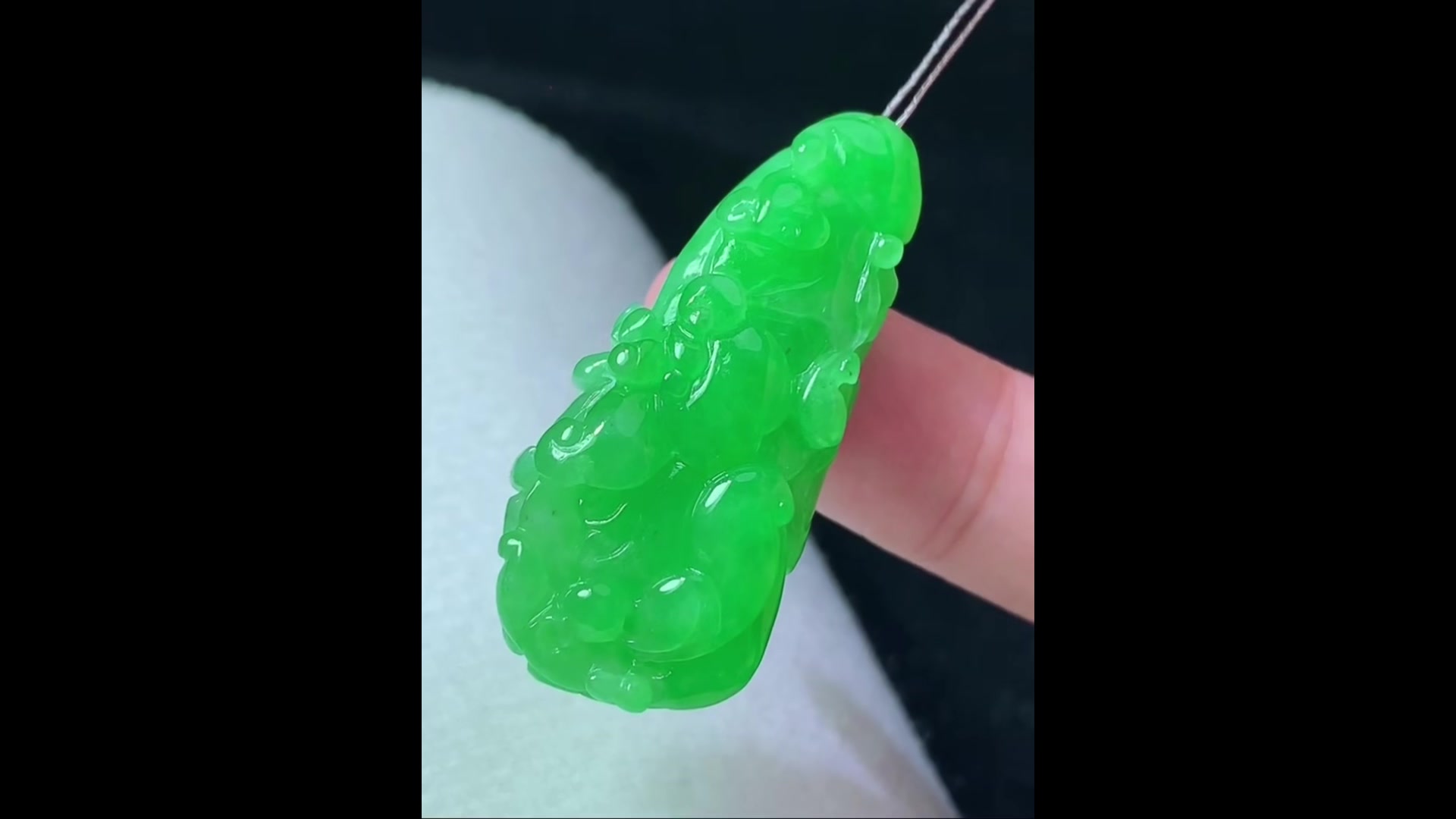冰阳绿翡翠白菜吊坠,秒1.36w