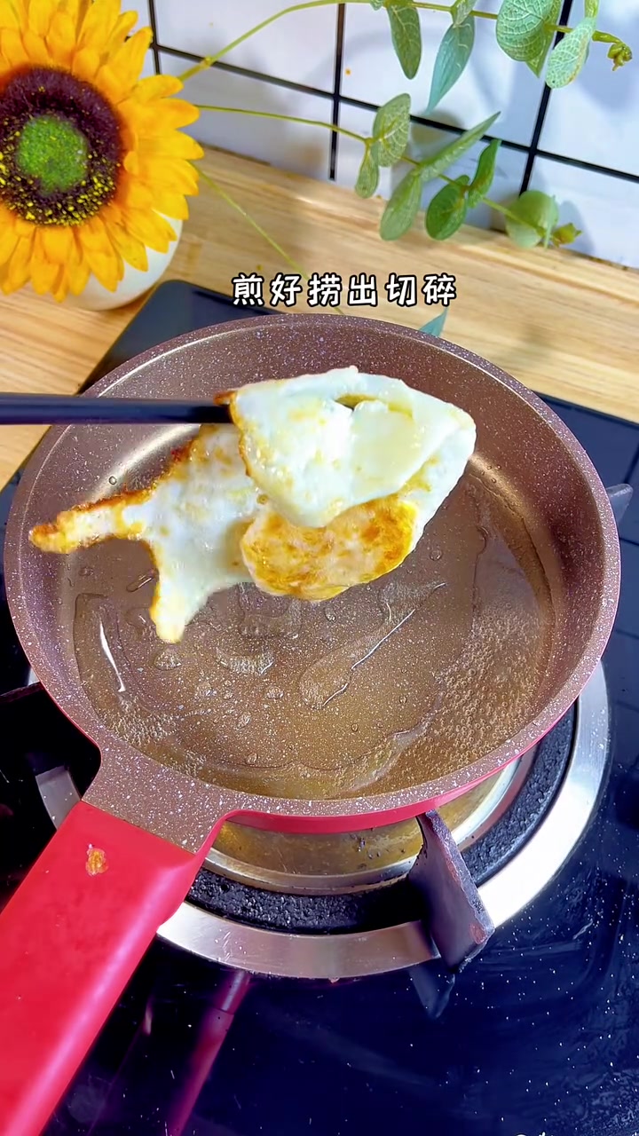 10月龄宝宝辅食|荷包蛋烩饭 宝宝7个月以后要保证每天一个鸡蛋,今天安排荷包蛋烩饭,软嫩鲜