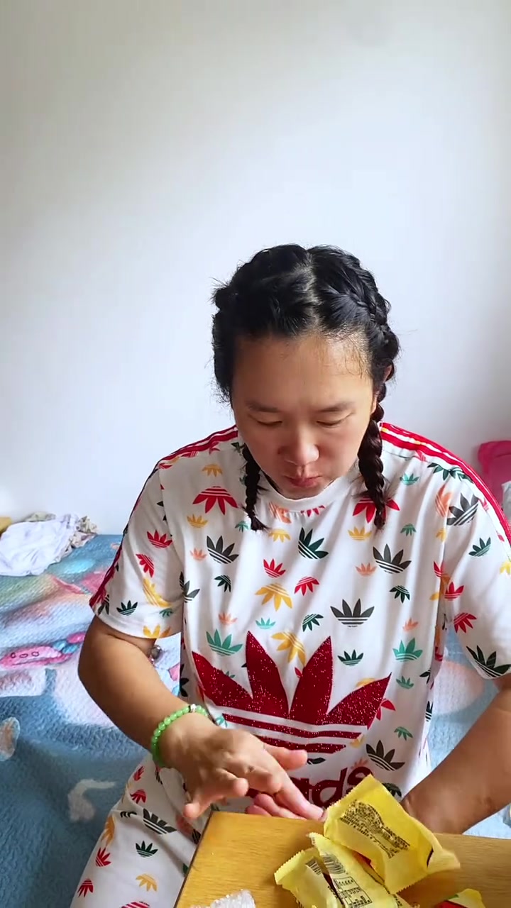 孕妇可以吃的月饼,不是齁甜的那种,也不腻,很好吃,喜欢吃酥皮月饼的闭眼入