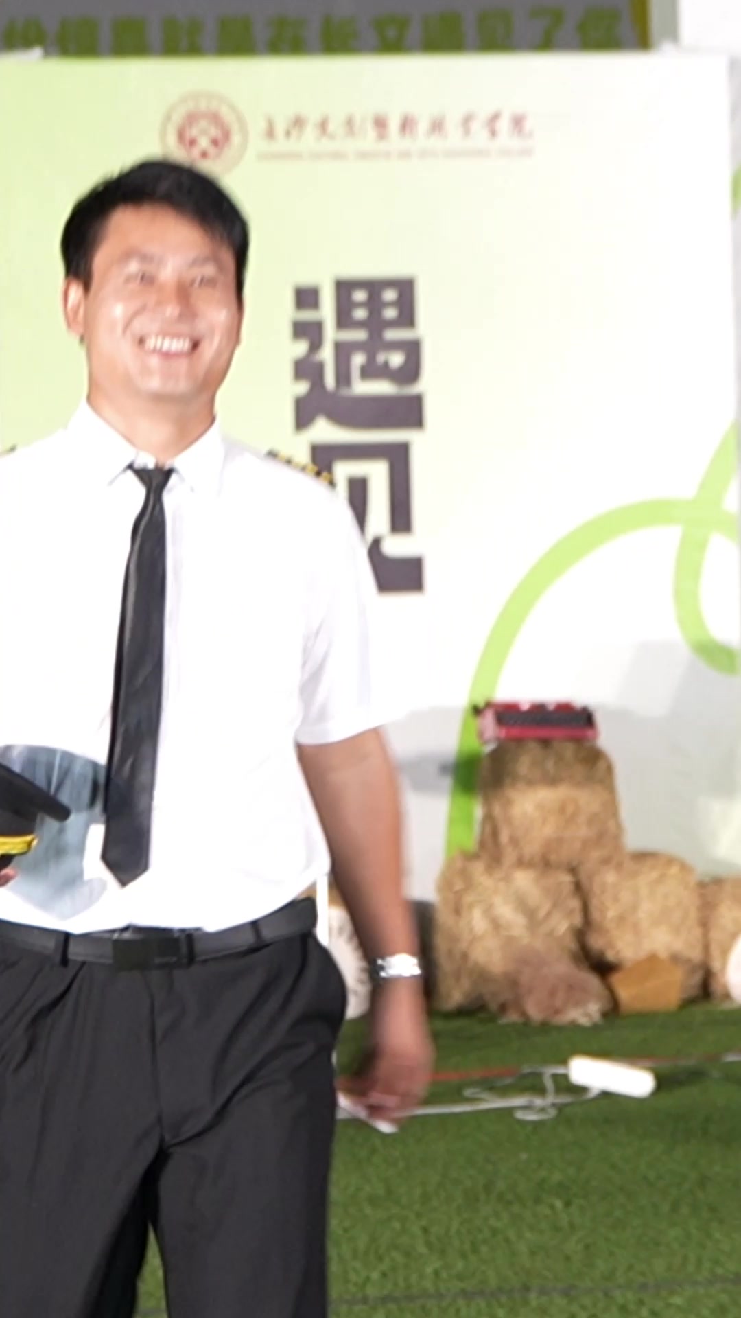 长沙有多浪漫?高校迎新晚会竟演成了草地音乐节
