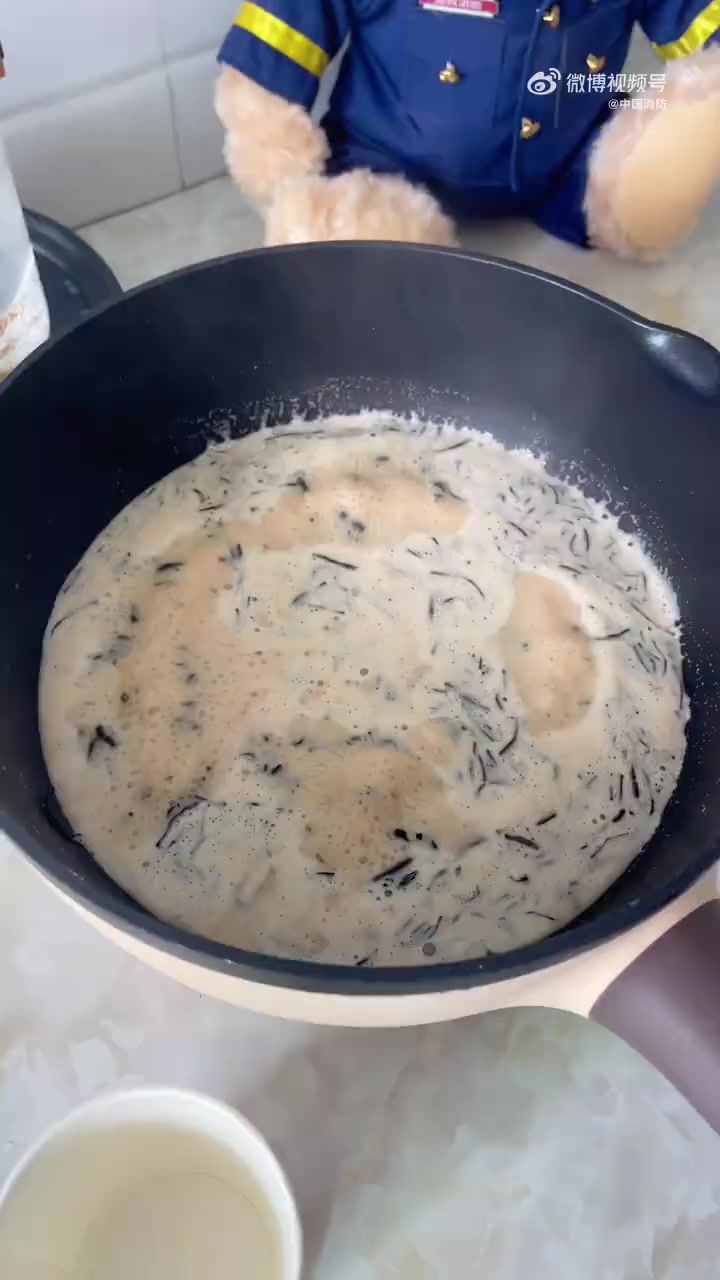 立秋过后,虽然白天气温仍高,但早晚已能感到凉爽。天气一冷下来,就像喝点暖暖的汤汤水水,是不
