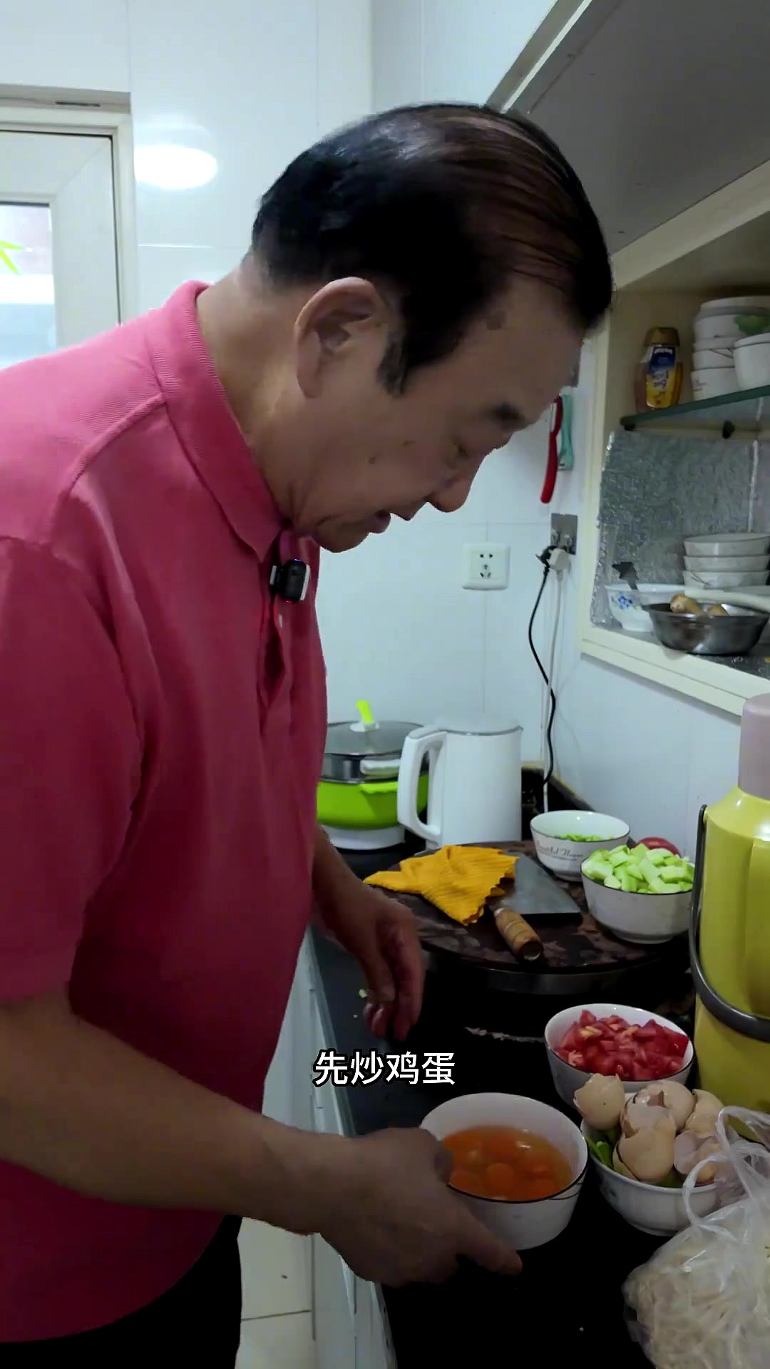 河南人夏天必吃的捞面条,放一把荆芥能吃三大碗大师教你们怎么做