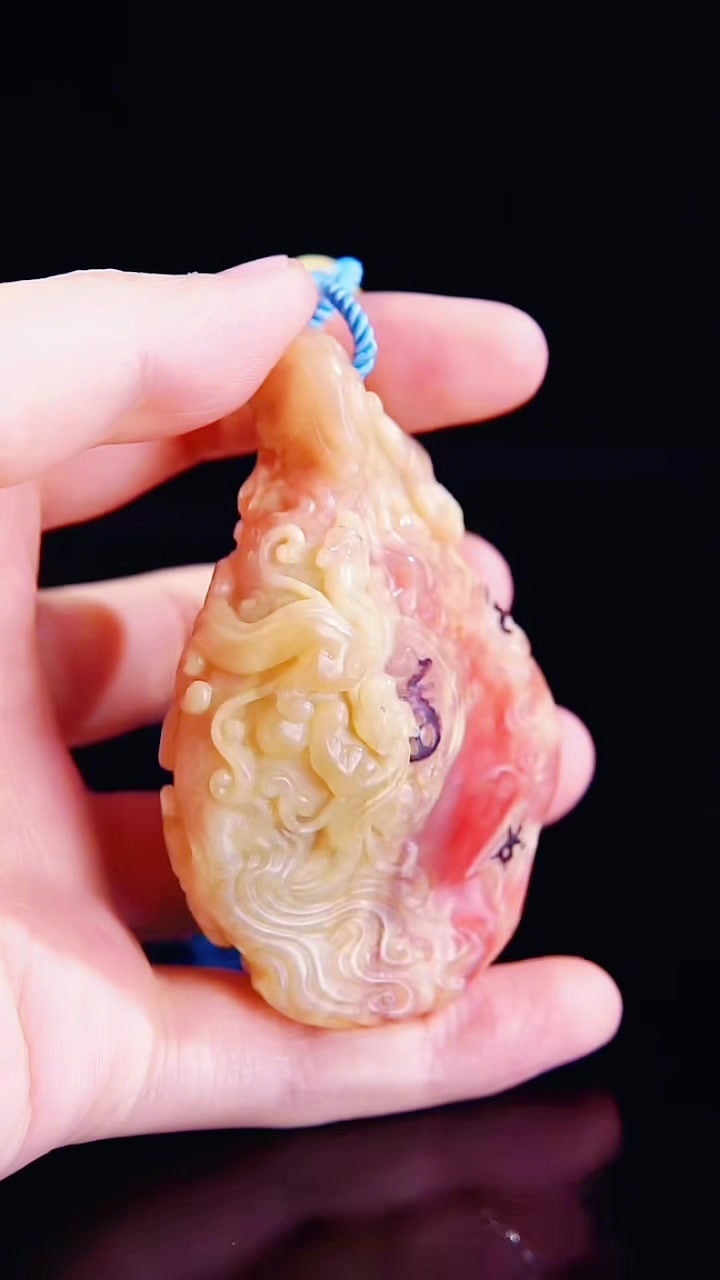 巴林鸡血石精品摆件